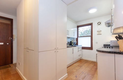 Oxford Apartment | Vibrant & Bright City Centre Apartment!