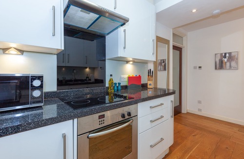 Oxford Apartment | Vibrant & Bright City Centre Apartment!