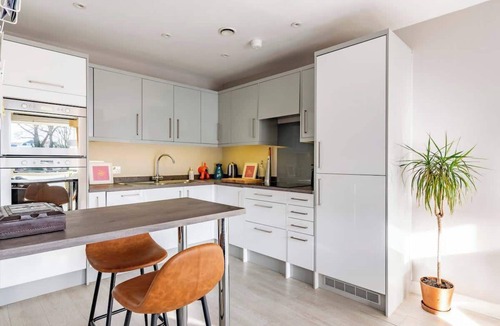 Saint Paul's Apartment | Vibrant, Bright & Stylish Flat - Central Bristol