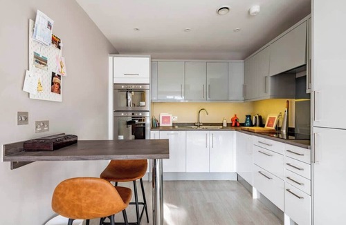 Saint Paul's Apartment | Vibrant, Bright & Stylish Flat - Central Bristol