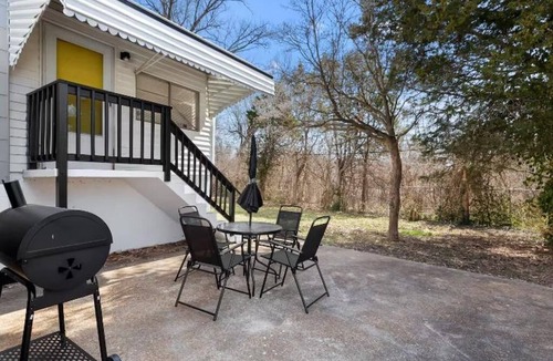 Ferguson House | Vibrant Escape: 3-Bdrm Stay w/Game Room&Fun Vibes