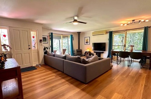 Burringbar House | Vibrant Home on Beautiful Acreage!