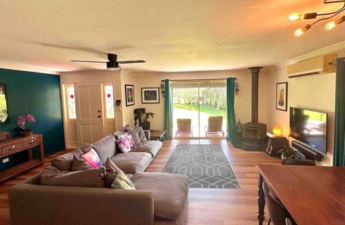 Burringbar House | Vibrant Home on Beautiful Acreage!