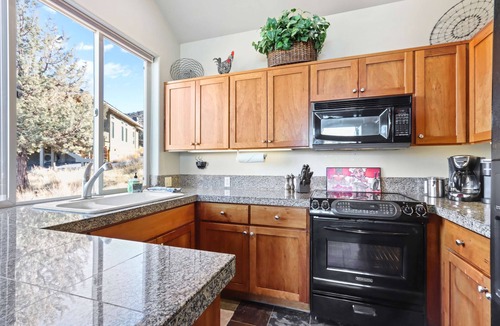 Redmond Condo | Vibrant home with fireplace, large balcony & access to indoor-outdoor pools