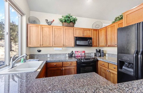 Redmond Condo | Vibrant home with fireplace, large balcony & access to indoor-outdoor pools