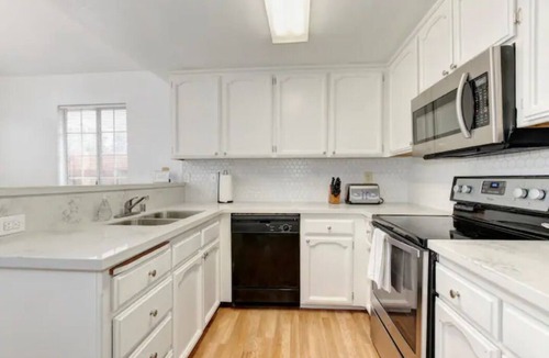 Hood House | Vibrant home with gazebo