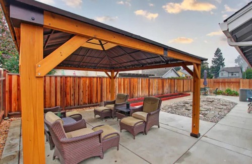 Hood House | Vibrant home with gazebo