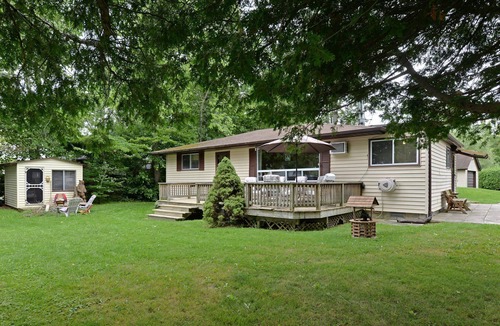 Dunsford Cottage | Vibrant Kawartha Lake Cottage