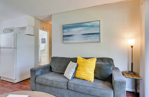 Kimberling City Apartment | Vibrant Kimberling City Hideaway w/Private Deck!