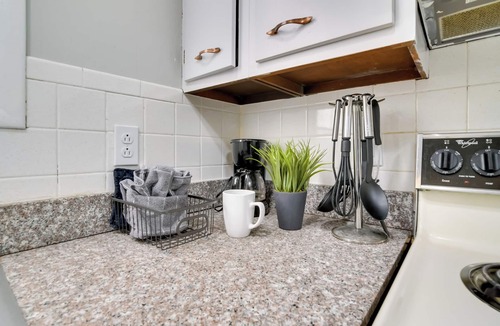 Kimberling City Apartment | Vibrant Kimberling City Hideaway w/Private Deck!