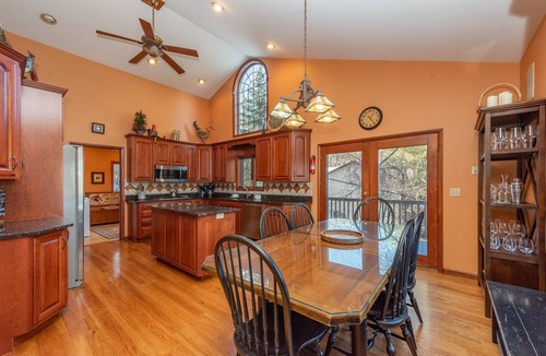 The View House | Vibrant Lakeview Chalet w/Huge Deck