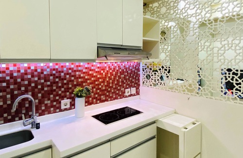 Rawasari Apartment | Vibrant Look 2Br At Apartment Green Pramuka City
