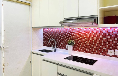 Rawasari Apartment | Vibrant Look 2Br At Apartment Green Pramuka City