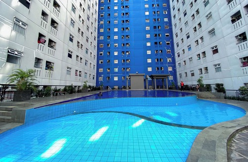 Rawasari Apartment | Vibrant Look 2Br At Apartment Green Pramuka City