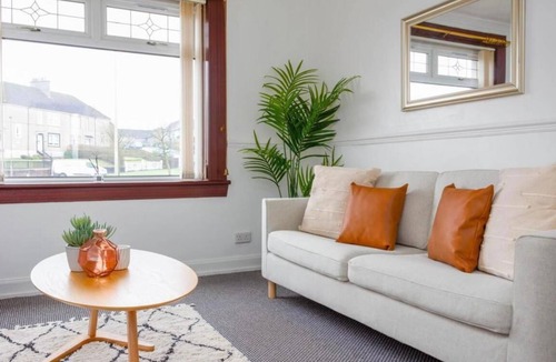 Shotts Apartment | Vibrant & Modern 2-BR Apartment between GLA/EDI!