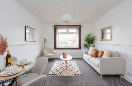 Shotts Apartment | Vibrant & Modern 2-BR Apartment between GLA/EDI!