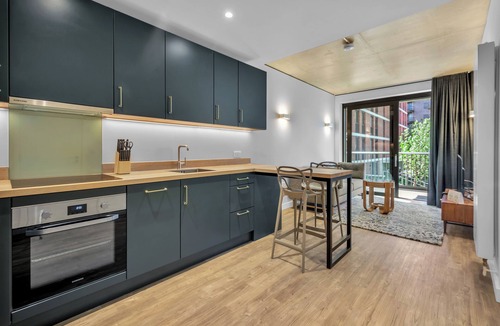 Wembley Park Apartment | Vibrant One Bed Apartment in Wembly