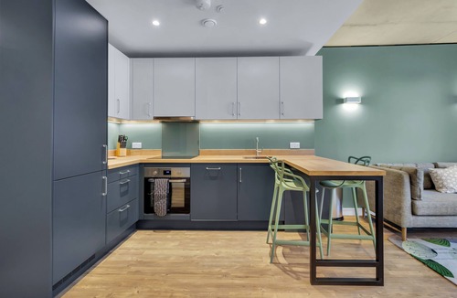 Wembley Park Apartment | Vibrant One Bed Apartment in Wembly