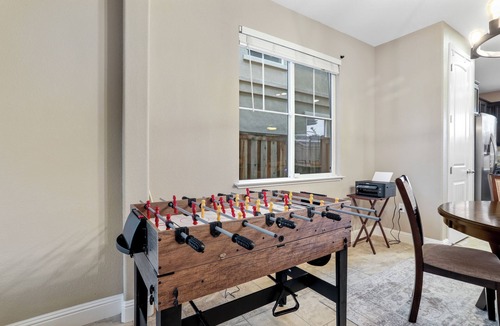 Pittsburg House | Vibrant & Peaceful 7-BR Adobe-Inspired Home