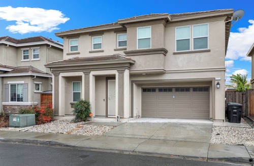 Pittsburg House | Vibrant & Peaceful 7-BR Adobe-Inspired Home