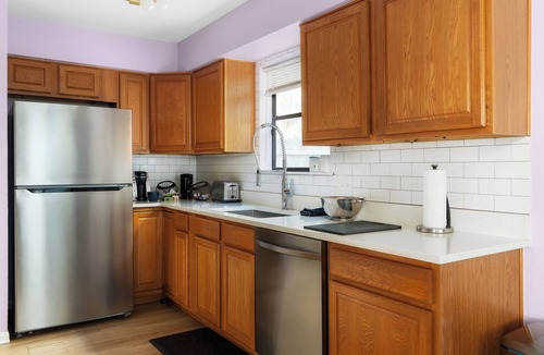 Austin House | Vibrant peaceful townhome-Fast wifi, walk to HEB, Starbucks, & restaurants