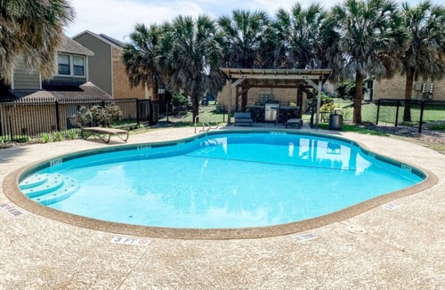 Northwest Corpus Christi Apartment | Vibrant Relaxing Retreat Fully Stocked Apartment