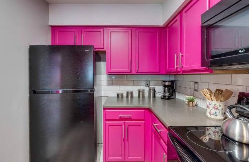 North Capitol Apartment | Vibrant Riverfront 2BD with a Pool