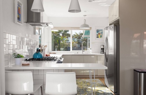 Encinitas House | Vibrant & Spacious Endless Summer Manor