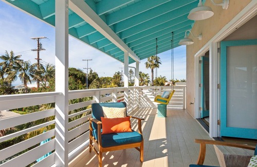 Encinitas House | Vibrant & Spacious Endless Summer Manor
