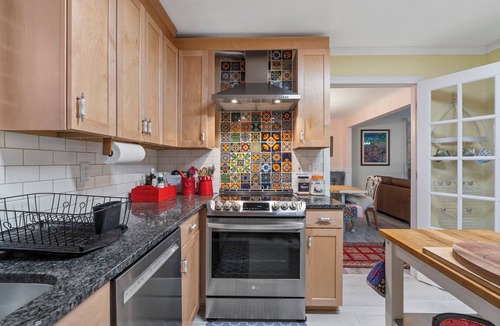 Durham House | Vibrant & Spacious Family Home Near Downtown