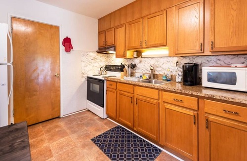 Ann Arbor House | Vibrant, Sunny, & Cozy 2BR Duplex! Welcome!