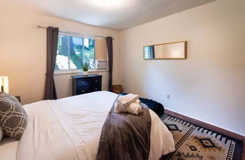 Ann Arbor House | Vibrant, Sunny, & Cozy 2BR Duplex! Welcome!