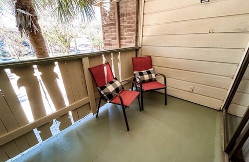 Barker Apartment | Vibrant Texan Escape with Patio & Gated Community