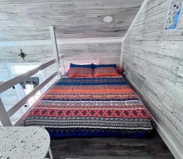 Cape Girardeau Resort | Vibrant Tiny Home Retreat on Creek & Fire Pit
