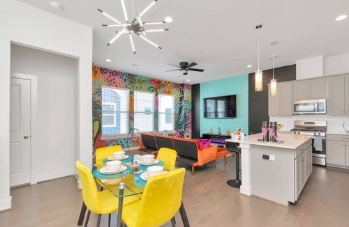 Riverside Terrace Condo | Vibrant Twnhome near Med. Ctr | Dwntwn w/Garage