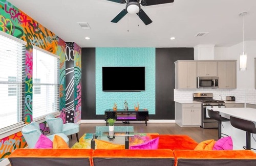 Riverside Terrace Condo | Vibrant Twnhome near Med. Ctr | Dwntwn w/Garage