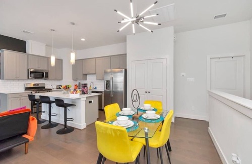 Riverside Terrace Condo | Vibrant Twnhome near Med. Ctr | Dwntwn w/Garage