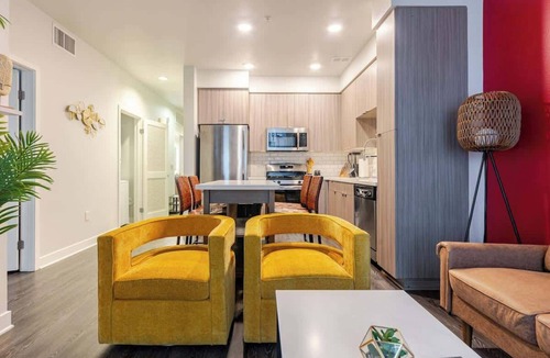 Mount Wilson Apartment | Vibrant Unit in Griffith