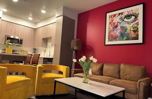 Mount Wilson Apartment | Vibrant Unit in Griffith