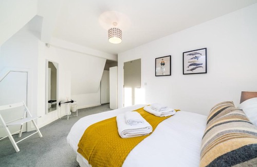 Prince's Apartment | Vibrant Vauxhall Apartments