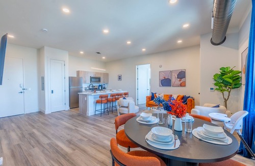 East Orange Apartment | Vibrant Visit near Airport! Free Parking, 2 Baths & Sleeps 8! ✨10% OFF 7 days✨