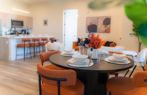 East Orange Apartment | Vibrant Visit near Airport! Free Parking, 2 Baths & Sleeps 8! ✨10% OFF 7 days✨