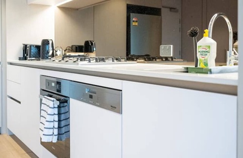 Docklands Apartment | Vibrant Waterfront Docklands Living