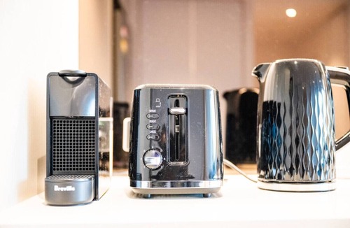 Docklands Apartment | Vibrant Waterfront Docklands Living