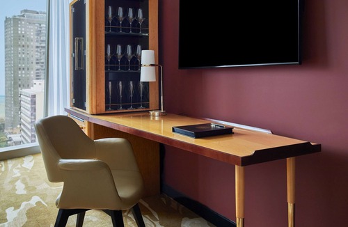Rush and Division Hotel | Viceroy Chicago
