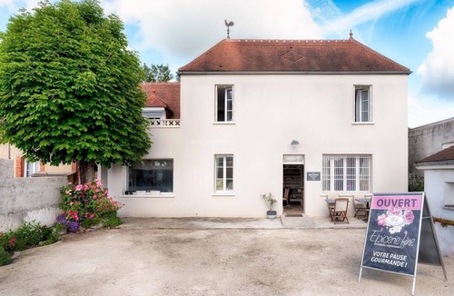 Marolles-sous-Lignieres House | Victor's chestnut tree