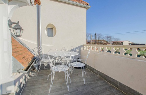 Marolles-sous-Lignieres House | Victor's chestnut tree