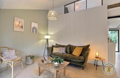 Saint-Georges-de-Chesne House | Victor