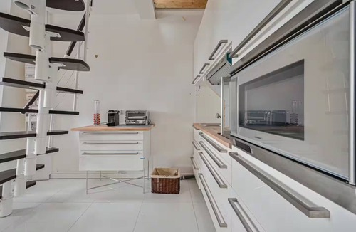 Porte-Dauphine Apartment | 'Victor Hugo' Apartment with Wi-Fi