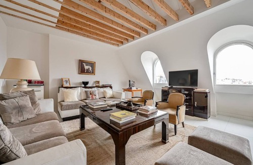 Porte-Dauphine Apartment | 'Victor Hugo' Apartment with Wi-Fi